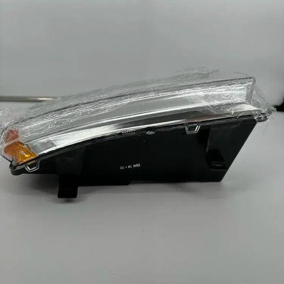 2003-06 Chevrolet Silverado Headlight Assembly Right Passenger Side Chrome Lens - Picture 3 of 11